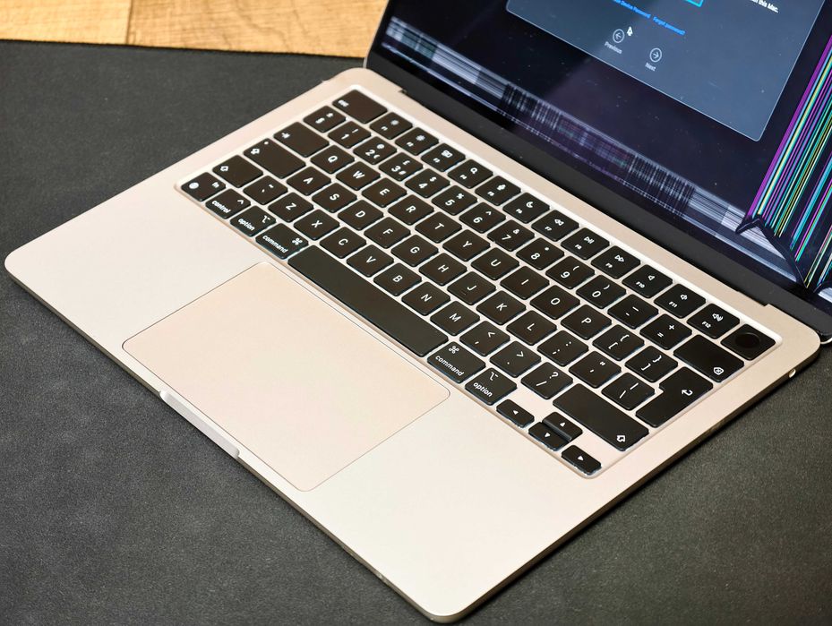 MacBook Air M3 16/256 ГБ — Starlight, A3113 — на запчастини