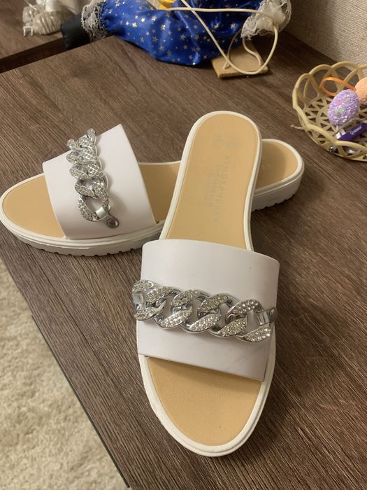 Продам шльопанці жіночі