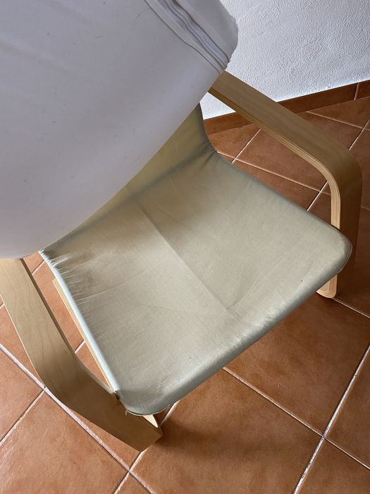 Poltrona IKEA, estrutura em madeira