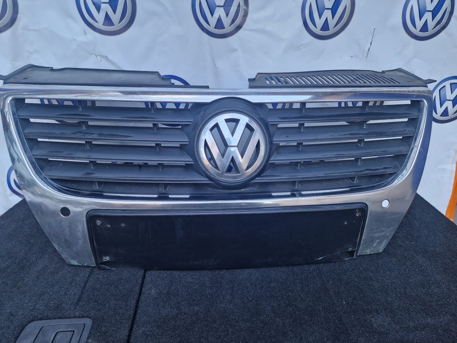 Решітка радіатора Volkswagen Passat B6 2005-2010  Оригінал Європа