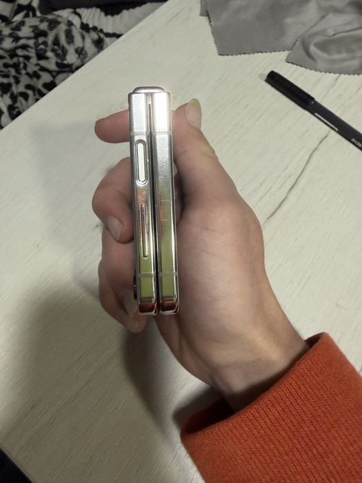 Продам свой samsung flip5 8/512
