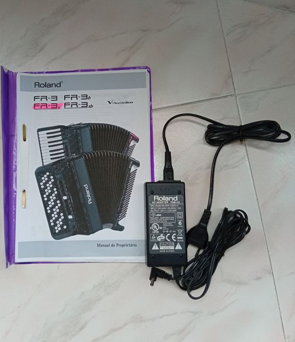 Roland FR-3S V-Accordion – Branco – 37 Teclas / 120 Baixos