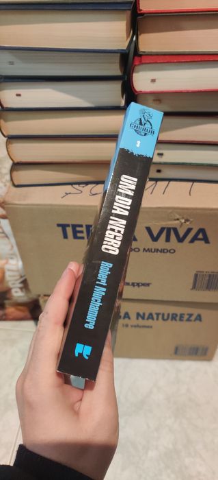 Livro CHERUB Um Dia Negro - Robert Muchamore