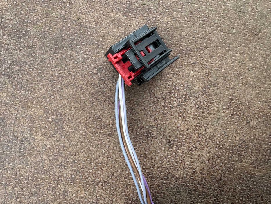 VW Caddy lusterko prawe 5 pin LB9A