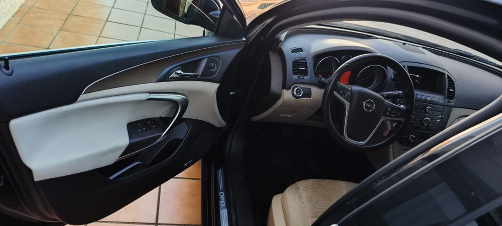 Opel Insignia 2011 – Impecável – Com Gancho Reboque/bola Retrátil