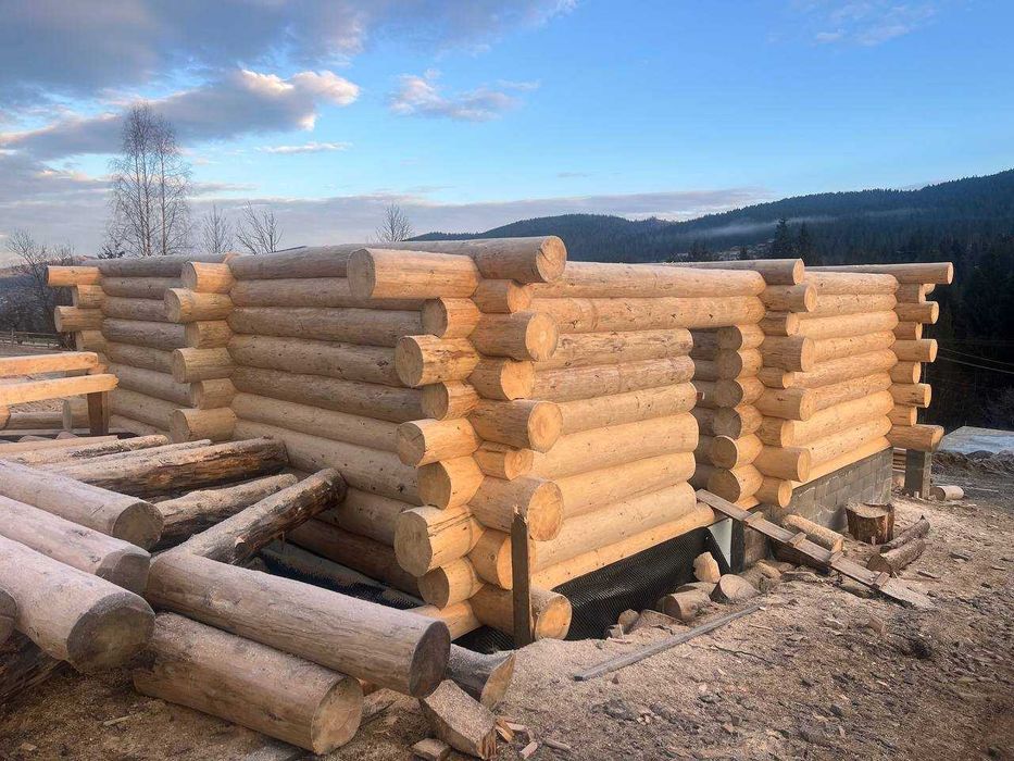 Будиночки в Микуличині — дикий зруб