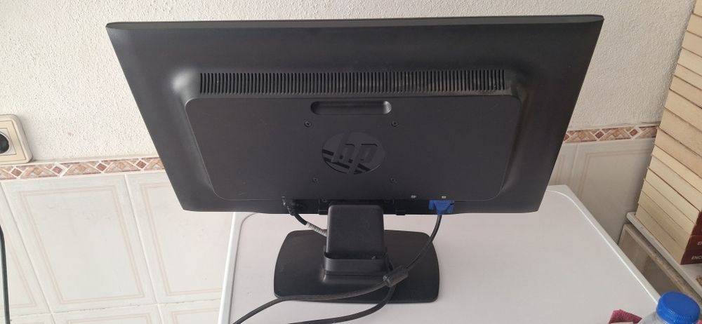 Monitor HP ProDisplay P201 de 20 polegadas.