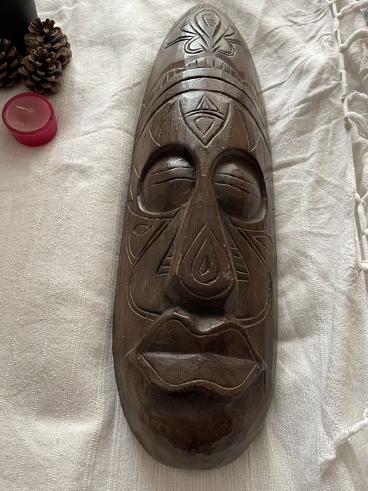 Mascara africana feita a mao