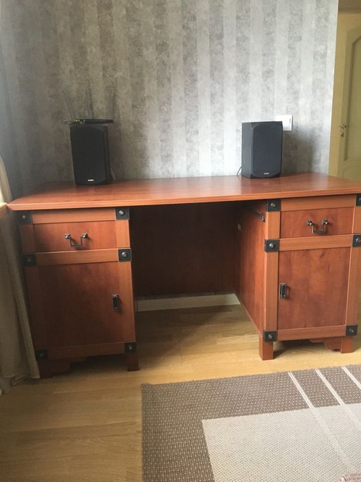 Меблі для кабінету або підліткової кімнати