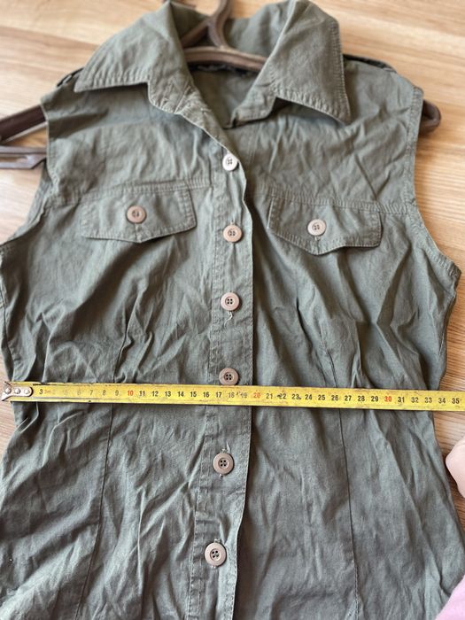 літня жилетка темно зеленого кольору