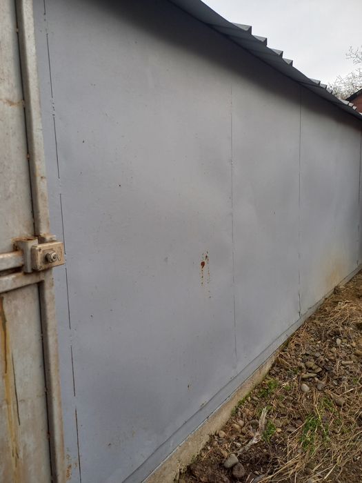 Продам гараж без місця.