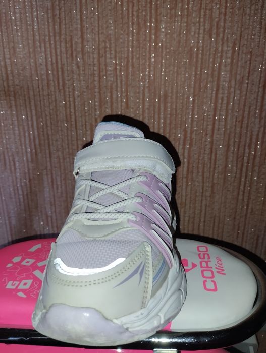 Продам кросівки для дівчинки