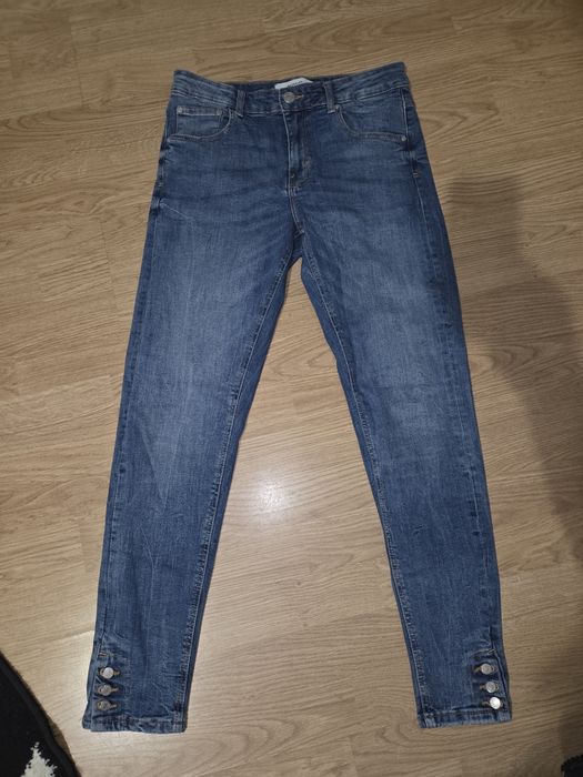 Spodnie damskie z guzikami