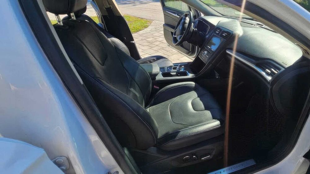 Ford Fusion Hybrid Titanium      2019