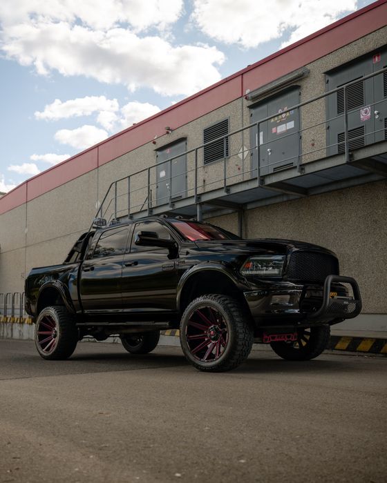 DODGE RAM Chrysler 300C Srt8 Radiowóz Chevrolet Caprice Wynajem Ślub T