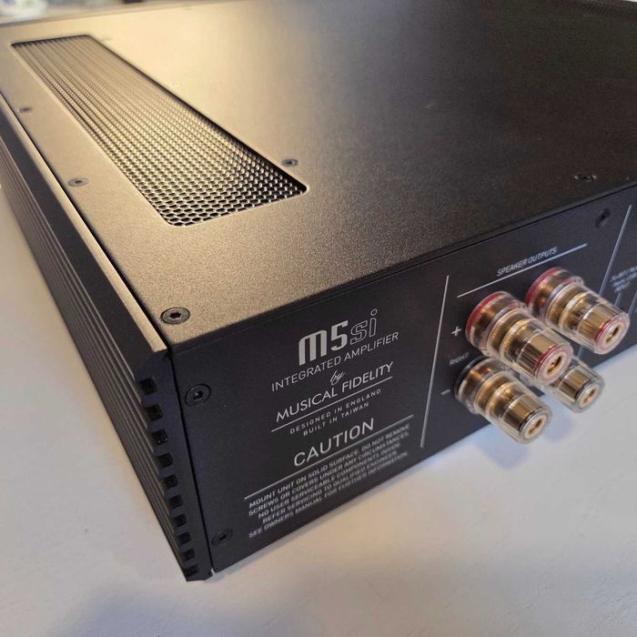 Musical Fidelity M5si – Amplificador Integrado Dual Mono (Como Novo)