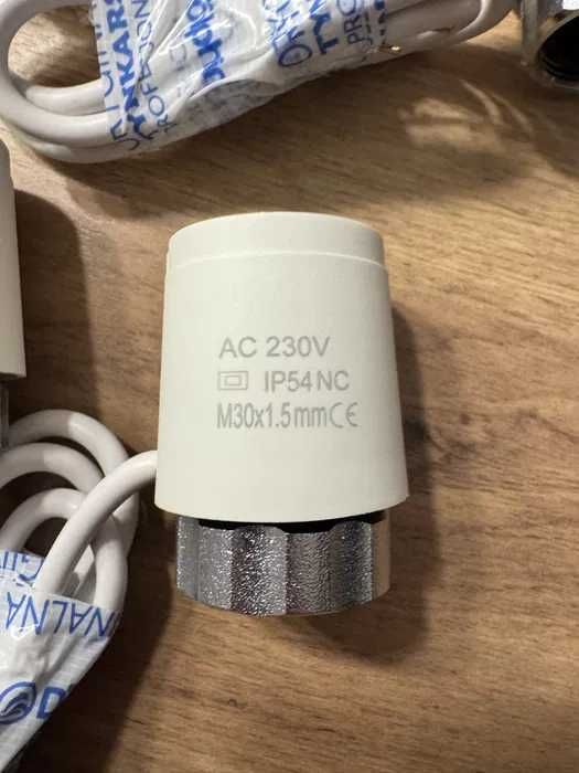 Siłownik termoelektryczny do rozdzielacza 230
