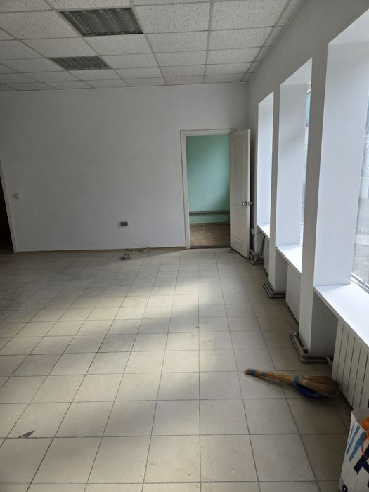 Приміщення під магазин офіс