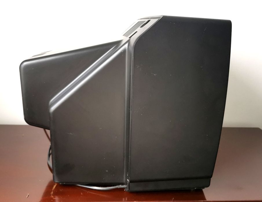 35 cm TV + Universal Remote Control + Wall-Mount TV Bracket64751967159811122