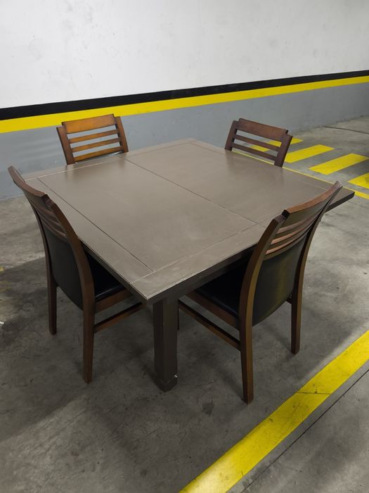 Mesa extensível + 4 cadeiras madeira