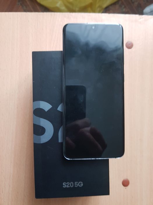 Телефон самсунг s20 DS