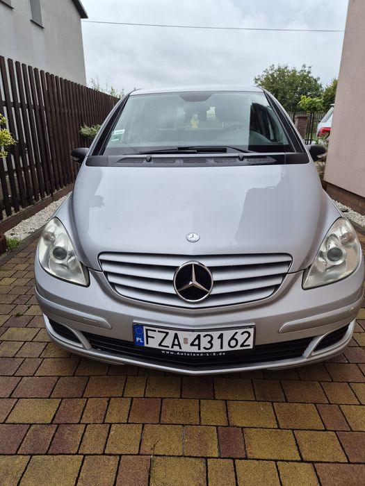 Sprzedam  lub zamienię  na auto  w automacie  i z napędem  na 4 koła i musi posiadać  chak z dopłatą  z mojej strony.n.k