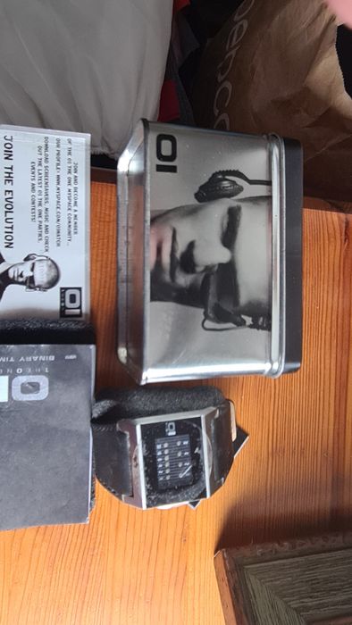 Relógio binário marca Lheone novo