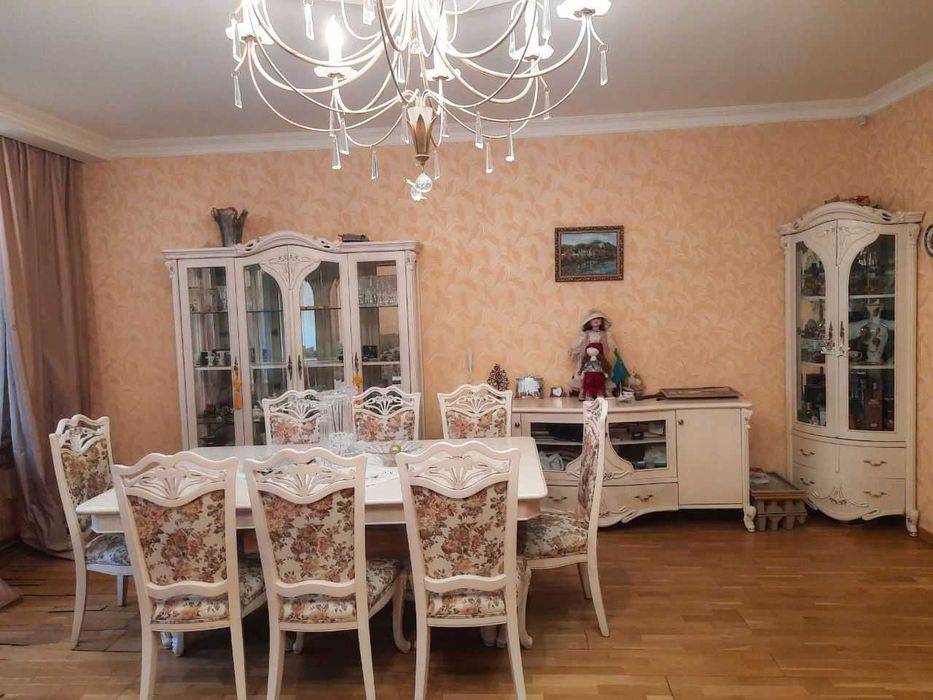 Продам 4к.двухярусн.сталинку,евроремонт,дорогая мебель,ул.Сумская 71