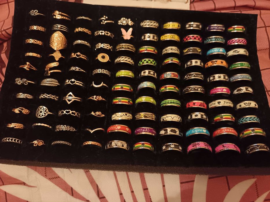 Bijuteria anéis colares brincos pulseiras portachaves