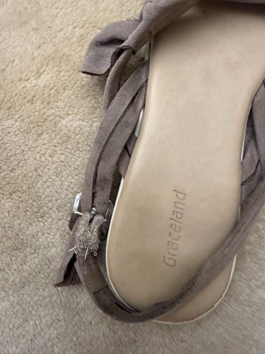 Sandałki w kolorze nude , rozmiar 38