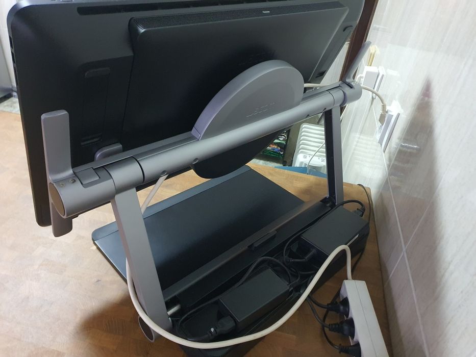 Wacom Cintiq Touch Pro 24 + Cintiq Pro Engine + Ergo Stand