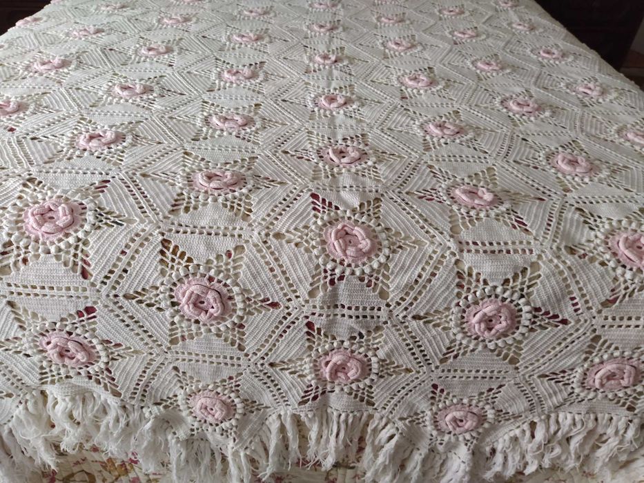 Colcha cama casal em renda feita à mão 2,40m x 2,25m