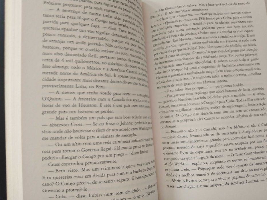 Wilbur Smith e Tom Cain - No rasto do predador