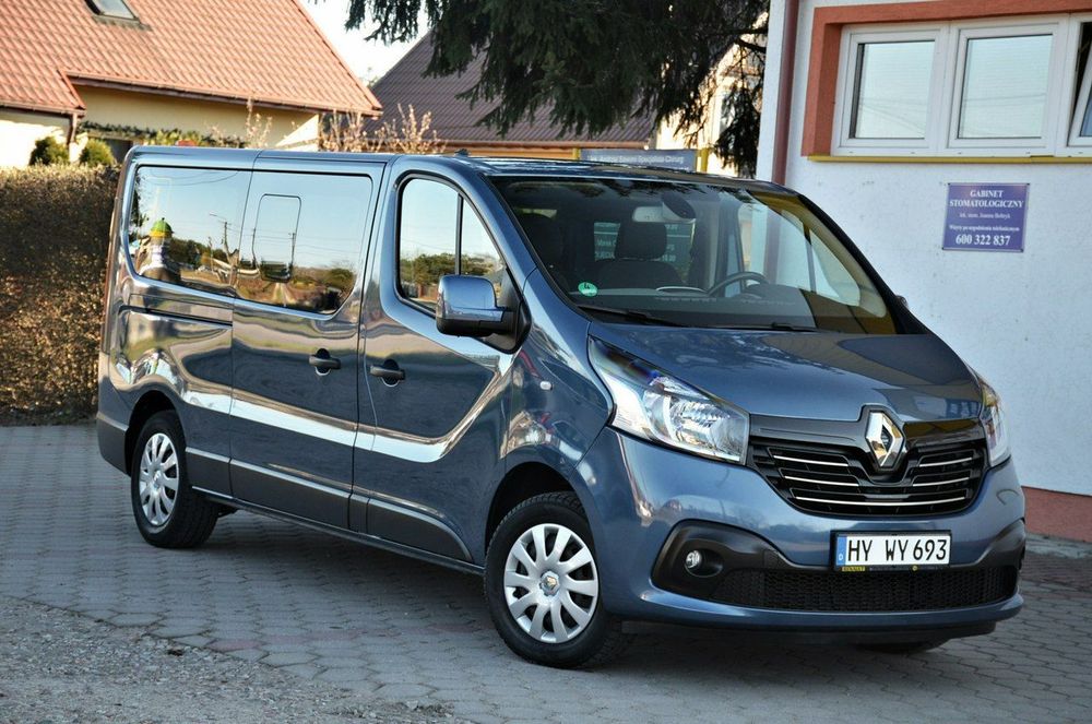 Renault Trafic 1,6dci 9 osób winda Dla osoby niepełnosprawnej