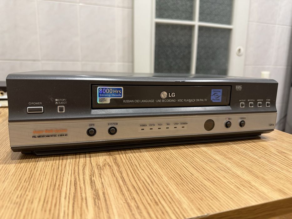 Видеомагнитофон LG