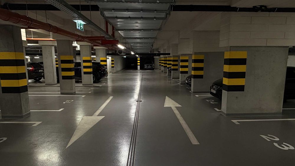 Wynajmę indywidualne miejsce parkingowe w garażu wielostanowiskowym.