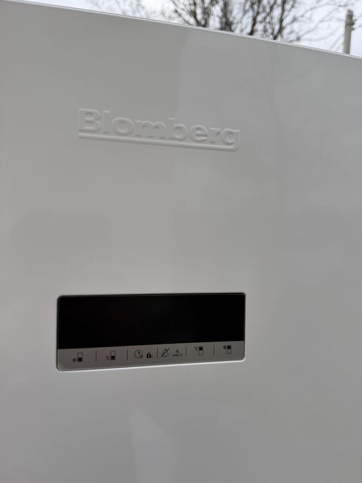 Холодильник новфрост Blomberg KND9753N