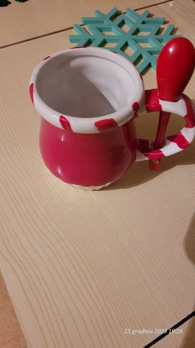 Kubek z łyżeczką