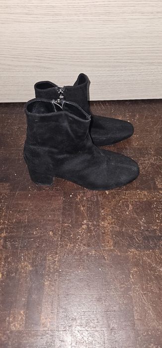 Bota com salto baixo