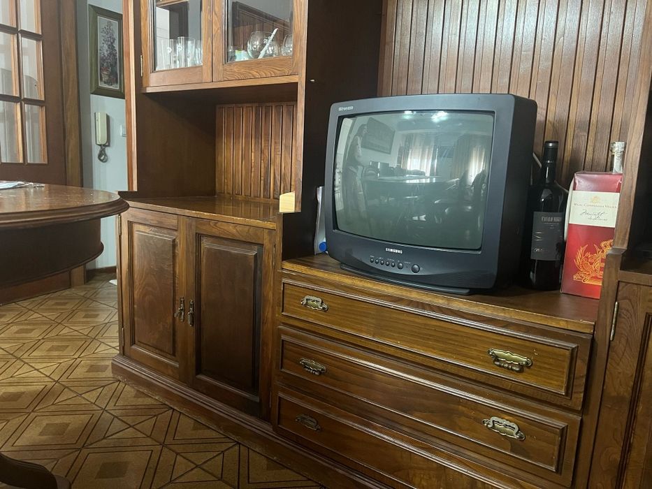 Conjunto de Mobiliário de Sala de Jantar Antigo em Carvalho Maciço e M