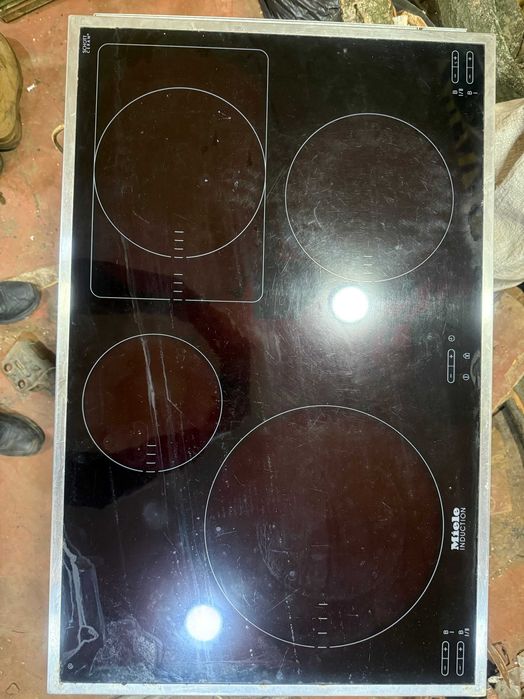 не рабочую варочную поверхность 80х51см, мили под ремонт,на запчасти