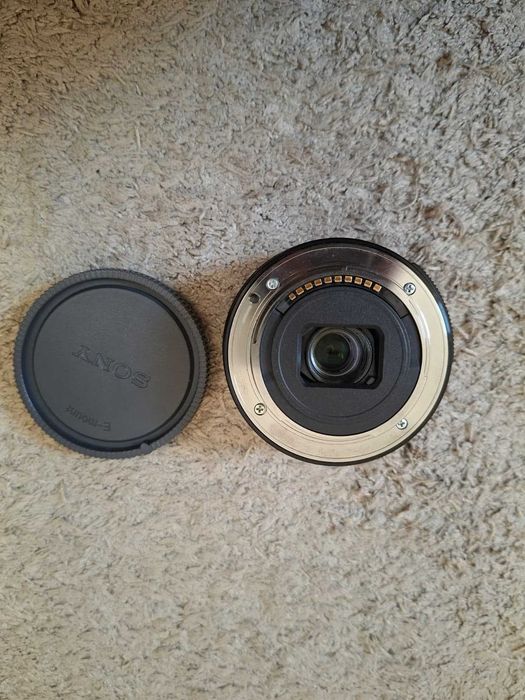 Sony E PZ 16-50mm f/3.5-5.6 OSS - muito bom estado