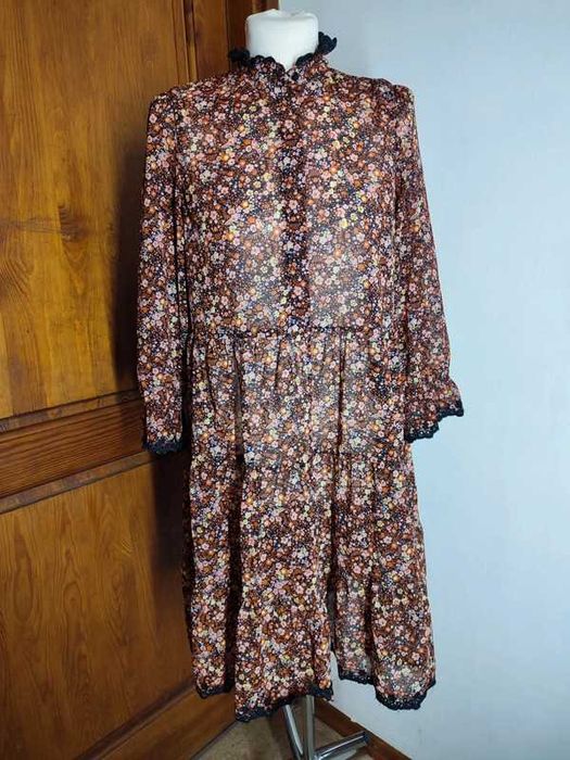Piękna sukienka w kwiaty marki Y.A.S