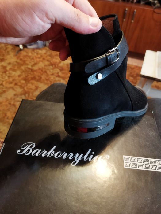 Продам новые женские ботинки размер 39