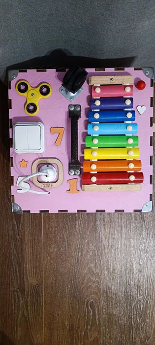 Бізікубик рожевий