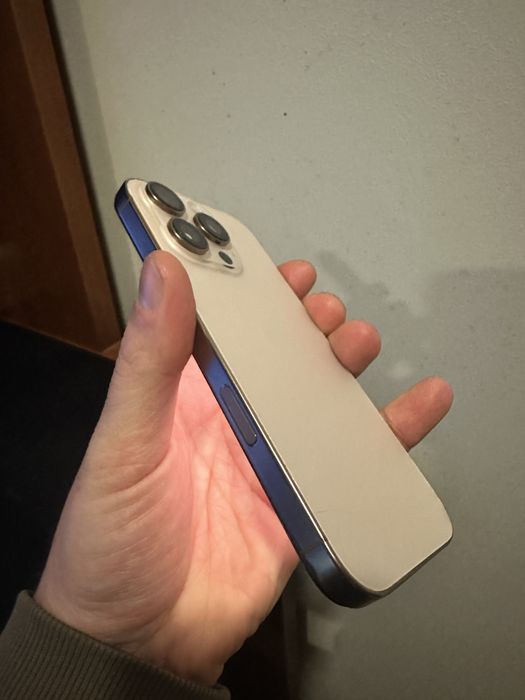 iPhone 16 Pro 128 GB Titanium Desert