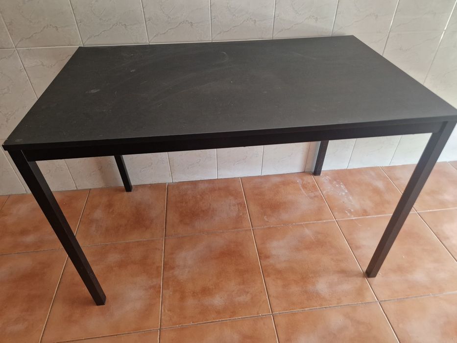 Mesa 1,10x0,67cm. Centro de Famalicão
