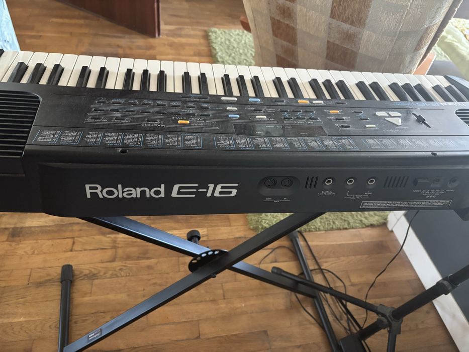 Keyboard Roland E-16