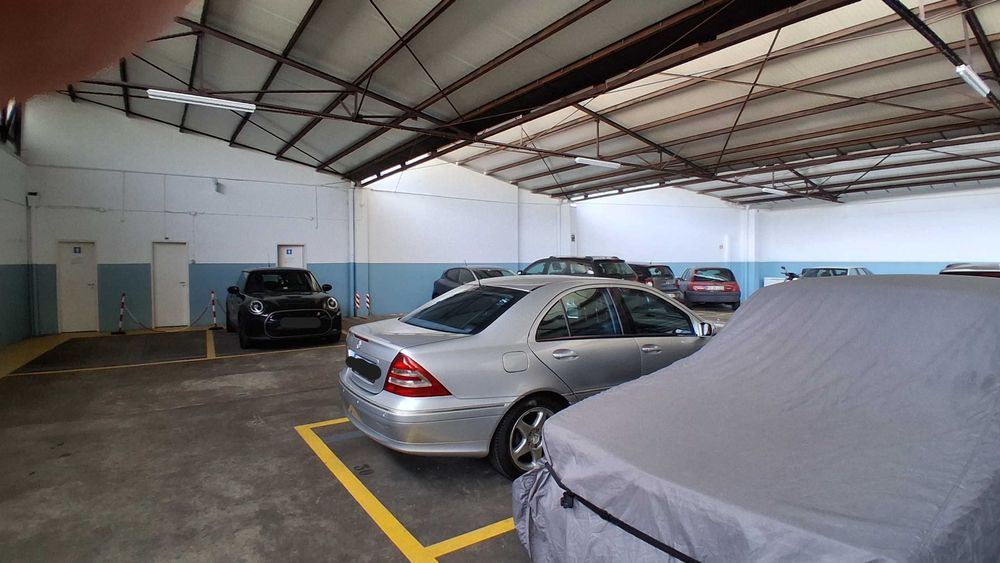 Garagem, armazém no Marquês, Porto