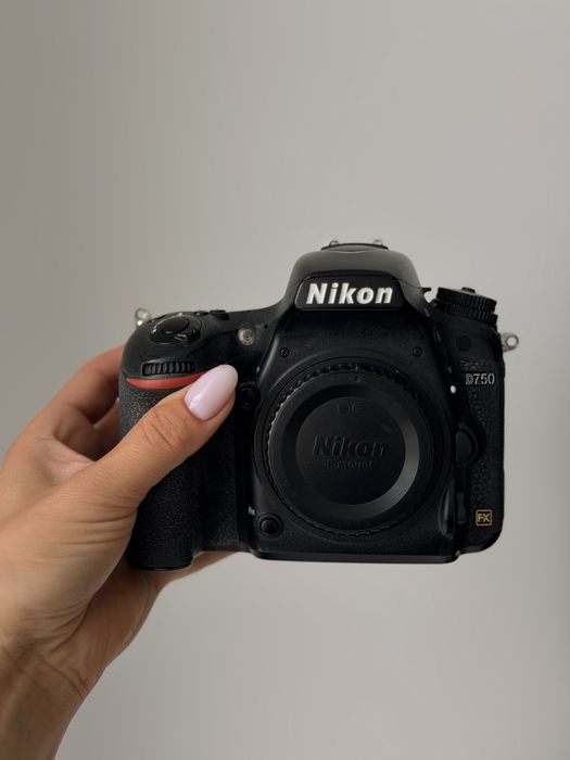 Nikon D750 Body + ładowarka + oryginalne pudełko